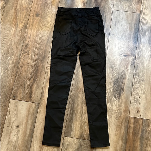 Apperloth Sleek Black Leather Skinny Jeans for Women - Picture 2 of 2